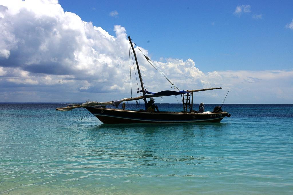 Kipepeo Beach And Village Dar es Salaam Luaran gambar